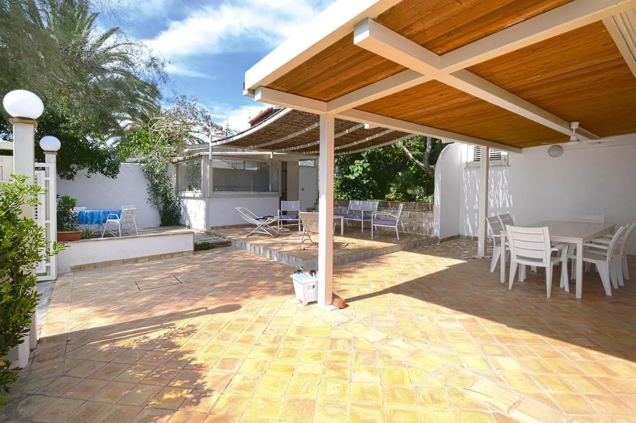 Holiday Home With Sea View In Fontane Bianche