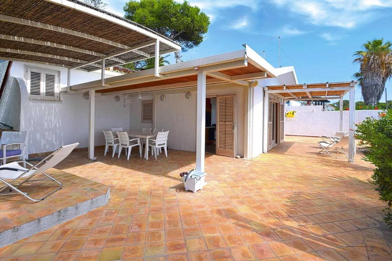 Holiday Home With Sea View In Fontane Bianche Italien