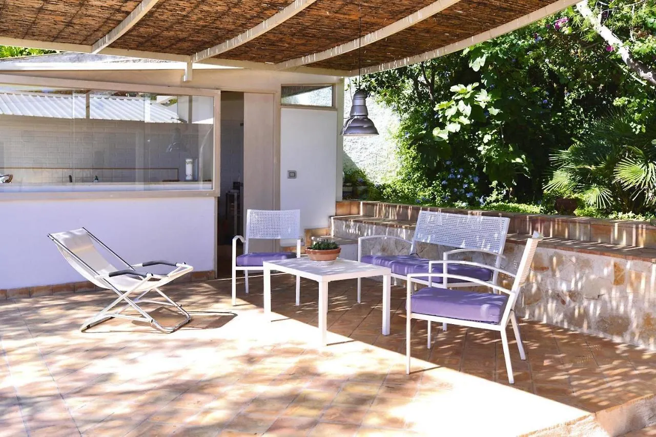 Holiday Home With Sea View In Fontane Bianche