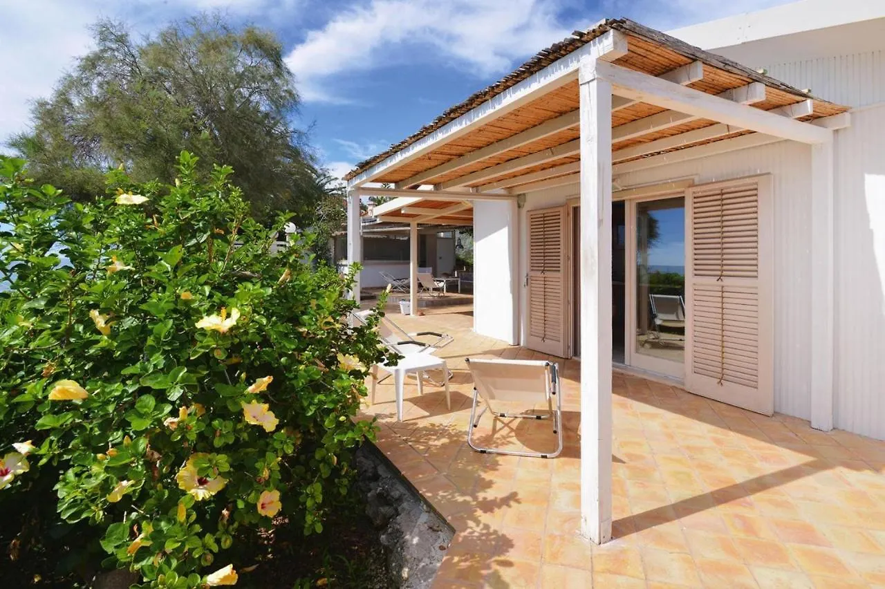 Holiday Home With Sea View In Fontane Bianche
