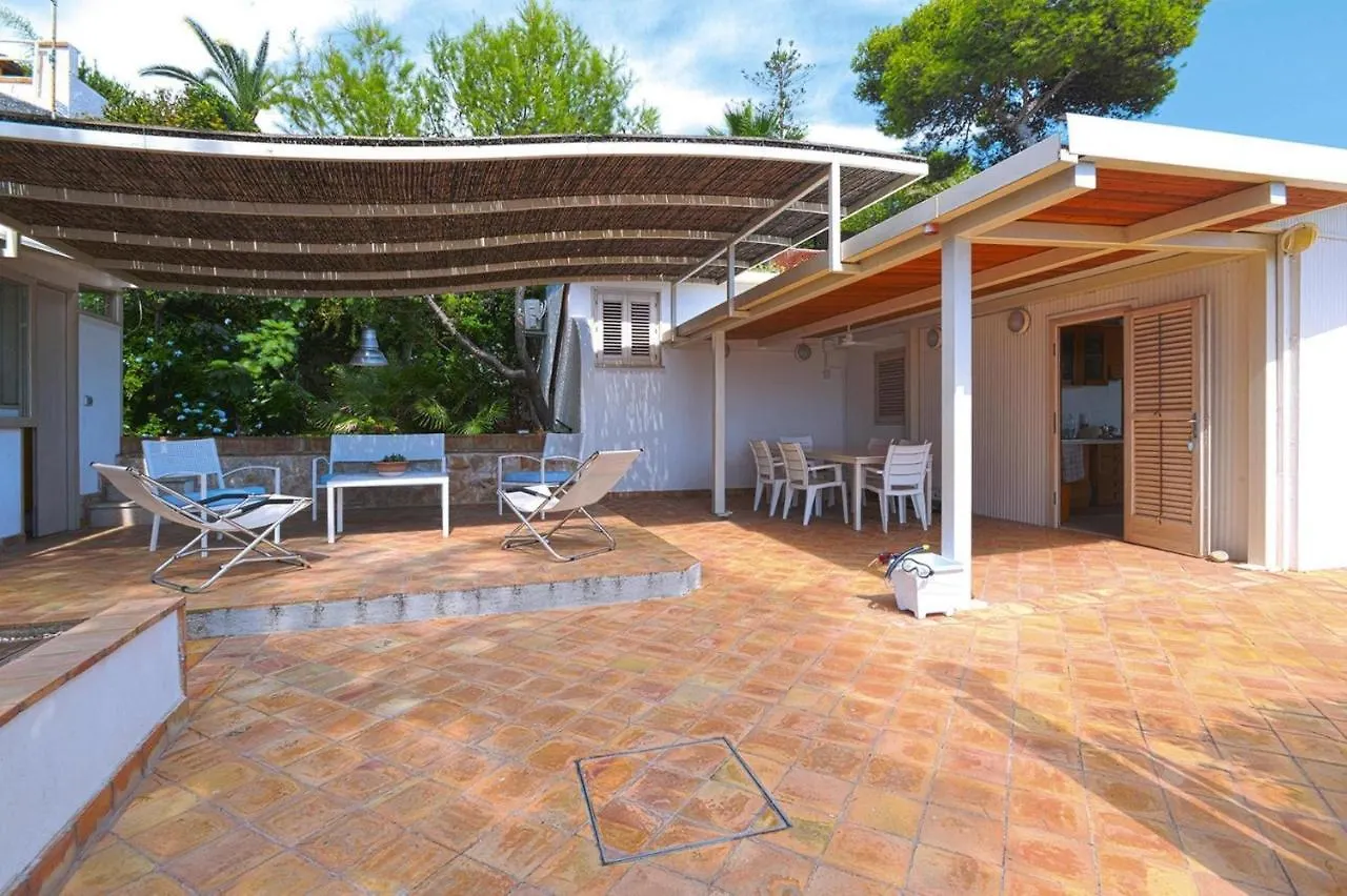 Holiday Home With Sea View In Fontane Bianche