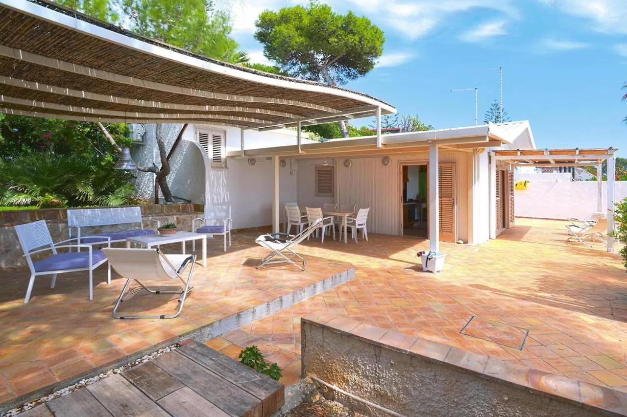 Holiday Home With Sea View In Fontane Bianche
